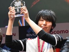 ［EVO Japan］優勝賞金150万円はももち選手の手に。「ストリートファイターV アーケードエディション」部門決勝にて，ふ〜ど選手との至極の地上戦を制す