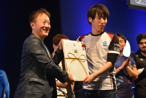 画像ギャラリー No.016のサムネイル画像 / ［TGS 2019］1000人超の頂点に立ったのはももち選手。「ストV」世界大会「CAPCOM ProTour 2019アジアプレミア」レポート＆優勝者インタビュー