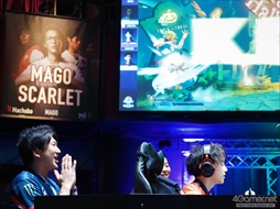 画像ギャラリー No.061のサムネイル画像 / 「ストリートファイターリーグ: Pro-JP operated by RAGE」決勝大会フォトレポート。マゴ選手率いる「MAGO SCARLET」が優勝を飾る