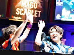 画像ギャラリー No.066のサムネイル画像 / 「ストリートファイターリーグ: Pro-JP operated by RAGE」決勝大会フォトレポート。マゴ選手率いる「MAGO SCARLET」が優勝を飾る