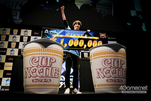 画像ギャラリー No.005のサムネイル画像 / ［EVO Japan］唯一本気になれたのが格闘ゲームだった――「ストリートファイターV AE」部門優勝，ナウマン選手インタビュー