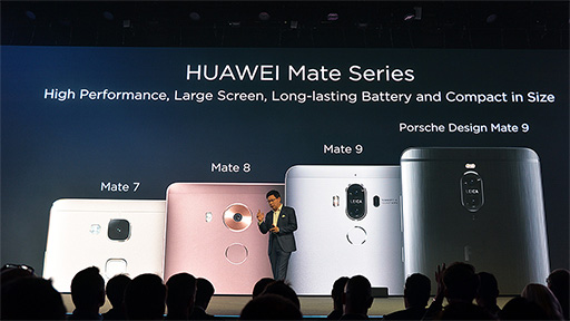 画像ギャラリー No.003のサムネイル画像 / Huaweiが誇るフラッグシップスマートフォン「Mate 10 Pro」ハンズオン。国内でも販売予定の6インチ級は大きいけれど持ちやすい