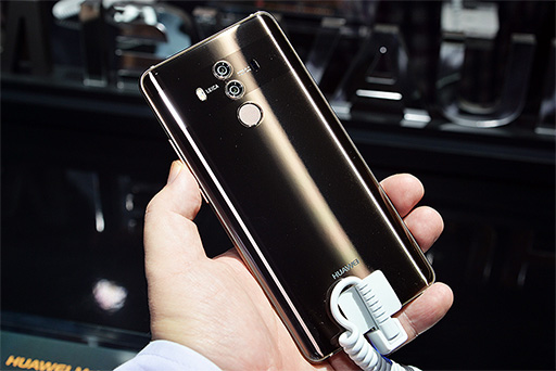 画像ギャラリー No.007のサムネイル画像 / Huaweiが誇るフラッグシップスマートフォン「Mate 10 Pro」ハンズオン。国内でも販売予定の6インチ級は大きいけれど持ちやすい