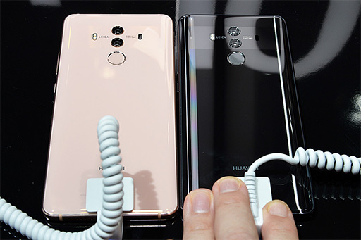 画像ギャラリー No.023のサムネイル画像 / Huaweiが誇るフラッグシップスマートフォン「Mate 10 Pro」ハンズオン。国内でも販売予定の6インチ級は大きいけれど持ちやすい