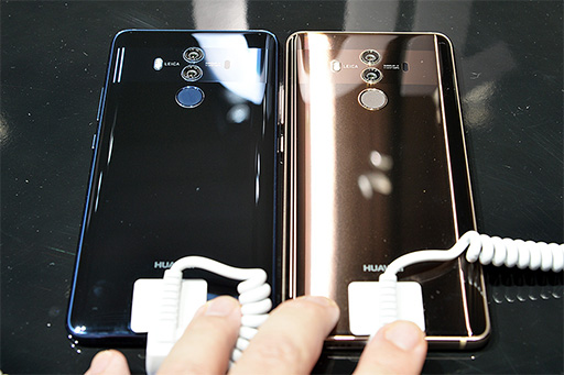画像ギャラリー No.024のサムネイル画像 / Huaweiが誇るフラッグシップスマートフォン「Mate 10 Pro」ハンズオン。国内でも販売予定の6インチ級は大きいけれど持ちやすい