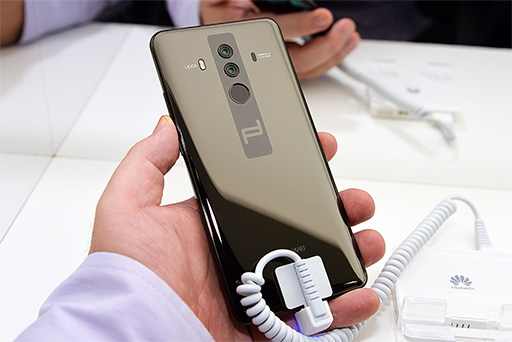 画像ギャラリー No.027のサムネイル画像 / Huaweiが誇るフラッグシップスマートフォン「Mate 10 Pro」ハンズオン。国内でも販売予定の6インチ級は大きいけれど持ちやすい