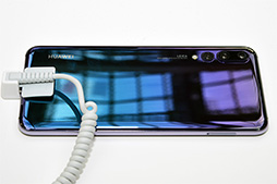 画像ギャラリー No.006のサムネイル画像 / カメラにこだわるHuaweiの新スマートフォン「P20」「P20 Pro」と,20万円超えのラグジュアリーモデル「Mate RS」を実機でチェック