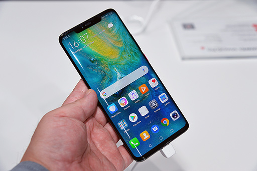 画像ギャラリー No.003のサムネイル画像 / Huaweiの新型スマートフォン「Mate 20」シリーズ実機レポート。大型でも握りやすい「Mate 20 Pro」に注目