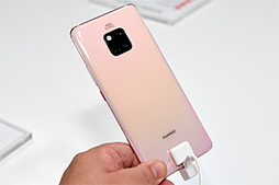 画像ギャラリー No.010のサムネイル画像 / Huaweiの新型スマートフォン「Mate 20」シリーズ実機レポート。大型でも握りやすい「Mate 20 Pro」に注目