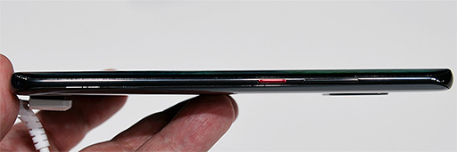画像ギャラリー No.013のサムネイル画像 / Huaweiの新型スマートフォン「Mate 20」シリーズ実機レポート。大型でも握りやすい「Mate 20 Pro」に注目