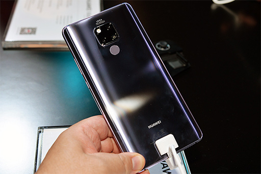 画像ギャラリー No.023のサムネイル画像 / Huaweiの新型スマートフォン「Mate 20」シリーズ実機レポート。大型でも握りやすい「Mate 20 Pro」に注目