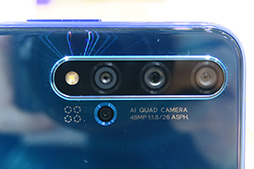 画像ギャラリー No.004のサムネイル画像 / Huawei，6万円前後で買えるハイエンドスマートフォン「nova 5T」を11月29日発売。4眼式アウトカメラを搭載