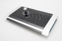 画像ギャラリー No.007のサムネイル画像 / フルスペックのアケコンで世界進出を目指すQanbaとは，どんな会社なのか。中国気鋭デバイスメーカーのキーマンに話を聞いてみた