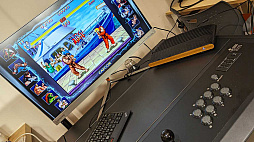 画像ギャラリー No.027のサムネイル画像 / アケコン内蔵デスク「QANBA 2009 Arcade」をレビュー。高級アケコン約2台分のお値段でコレというのは,なかなかシビれるアイテムだ