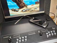 アケコン内蔵デスク「QANBA 2009 Arcade」をレビュー。高級アケコン約2台分のお値段でコレというのは，なかなかシビれるアイテムだ