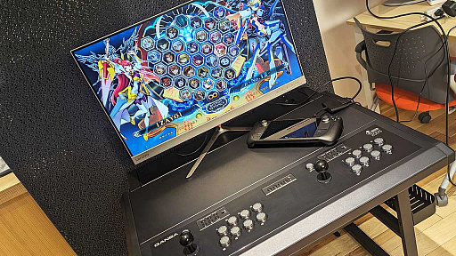 画像ギャラリー No.037のサムネイル画像 / アケコン内蔵デスク「QANBA 2009 Arcade」をレビュー。高級アケコン約2台分のお値段でコレというのは,なかなかシビれるアイテムだ
