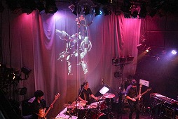 画像ギャラリー No.004のサムネイル画像 / 「『メタルマックス』25周年 ファン感謝復活祭（Live）〜WANTED!!〜」が開催。往年の人気曲に加え，新曲やゲームの最新情報がお披露目に