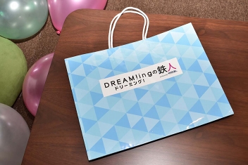 画像ギャラリー No.043のサムネイル画像 / キャラクターたちと一緒に夢の世界へ……！「DREAM!ing」×カラオケの鉄人 池袋東口店コラボをフォトレポート