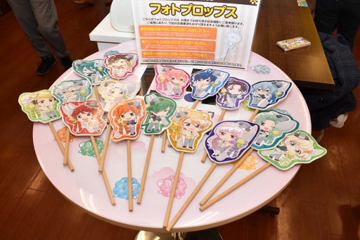 画像ギャラリー No.012のサムネイル画像 / キュートで美しい描き下ろしイラストがたまらない! アニメイトカフェショップ×「DREAM!ing」によるコラボカフェをレポート