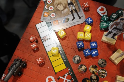 画像ギャラリー No.007のサムネイル画像 / ［SPIEL’17］ダイスを振って，うなじをえぐれ。「進撃の巨人」をテーマにしたボードゲーム「Attack on Titan: The Last Stand」プレイレポート