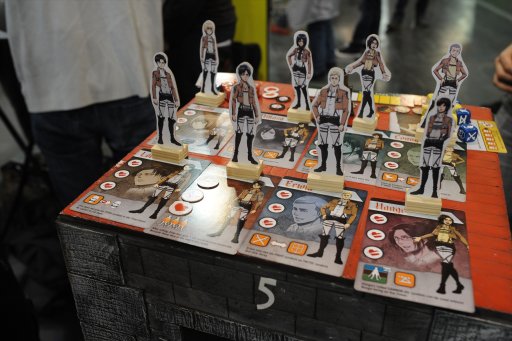 画像ギャラリー No.012のサムネイル画像 / ［SPIEL’17］ダイスを振って，うなじをえぐれ。「進撃の巨人」をテーマにしたボードゲーム「Attack on Titan: The Last Stand」プレイレポート