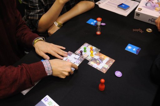 画像ギャラリー No.004のサムネイル画像 / ［SPIEL’17］InnoSPIEL受賞作「Magic Maze」試遊レポート。協力したいのにままならない，もどかしさが光る協力型脱出タイルゲーム