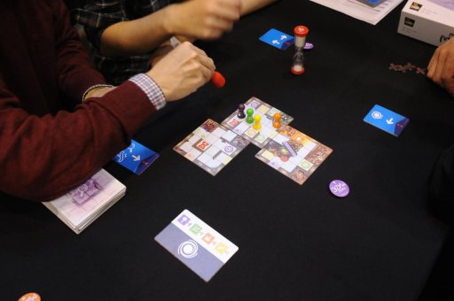 画像ギャラリー No.005のサムネイル画像 / ［SPIEL’17］InnoSPIEL受賞作「Magic Maze」試遊レポート。協力したいのにままならない，もどかしさが光る協力型脱出タイルゲーム