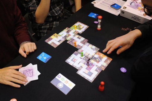 画像ギャラリー No.007のサムネイル画像 / ［SPIEL’17］InnoSPIEL受賞作「Magic Maze」試遊レポート。協力したいのにままならない，もどかしさが光る協力型脱出タイルゲーム