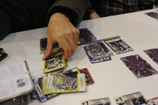 画像ギャラリー No.009のサムネイル画像 / ［SPIEL’17］Richard Garfield氏の新作「SpyNet」プレイレポート。MtGライクな手番数マネジメントが面白い，チーム対戦型カードゲーム