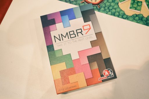 画像ギャラリー No.001のサムネイル画像 / ［SPIEL’17］数字タイルを組み合わせる「NMBR 9」と，お皿を積み重ねる「Paku Paku」。コンパクトながらも熱くなれる2作品を紹介