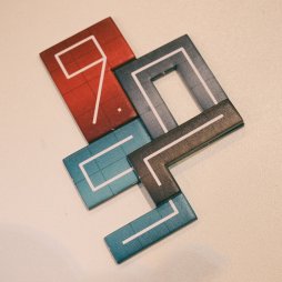 画像ギャラリー No.002のサムネイル画像 / ［SPIEL’17］数字タイルを組み合わせる「NMBR 9」と，お皿を積み重ねる「Paku Paku」。コンパクトながらも熱くなれる2作品を紹介