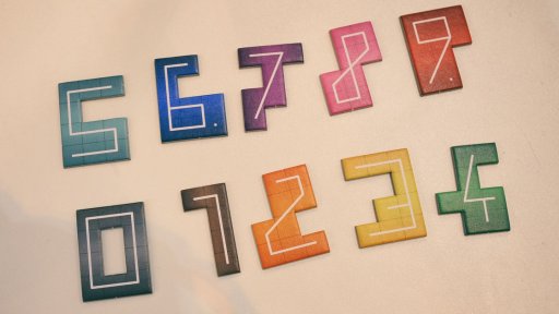 画像ギャラリー No.010のサムネイル画像 / ［SPIEL’17］数字タイルを組み合わせる「NMBR 9」と，お皿を積み重ねる「Paku Paku」。コンパクトながらも熱くなれる2作品を紹介