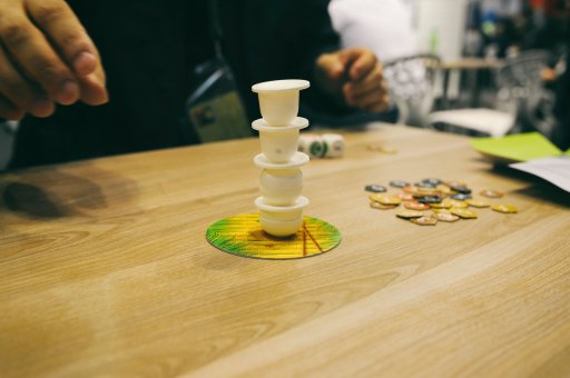画像ギャラリー No.017のサムネイル画像 / ［SPIEL’17］数字タイルを組み合わせる「NMBR 9」と，お皿を積み重ねる「Paku Paku」。コンパクトながらも熱くなれる2作品を紹介