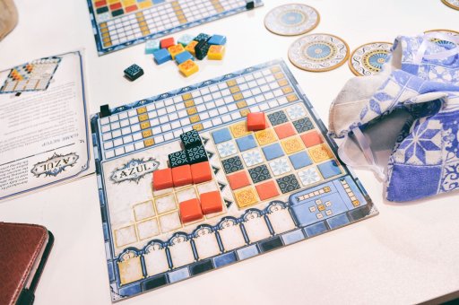 画像ギャラリー No.004のサムネイル画像 / ［SPIEL’17］今年のSPIELの大本命か。“シンプルで奥深い”を体現した傑作「AZUL」プレイレポート