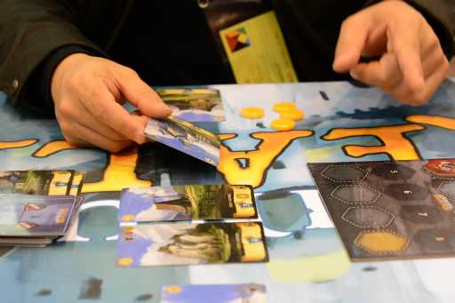 画像ギャラリー No.002のサムネイル画像 / ［SPIEL’17］世界最速のシティービルダーを名乗った「Minute Realm」は，サクサク遊べるカードゲームだった