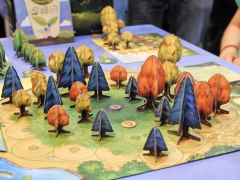 勝利の鍵は手塩にかけて育てた木が死を迎えること。異色のエコロジー系ボードゲーム「Photosynthesis」のプレイレポートをお届け