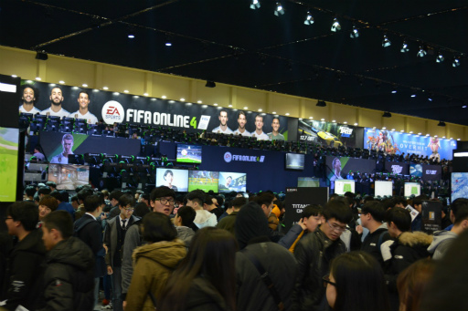 画像ギャラリー No.001のサムネイル画像 / ［G-Star 2017］「EA SPORTS FIFA Online 4」の試遊台に来場者が殺到。グラフィックスやシステム，AIなど，さまざまな面が前作から進化