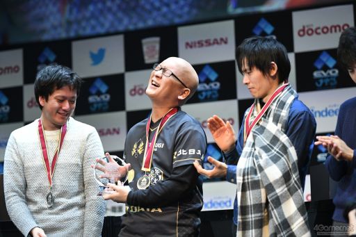 画像ギャラリー No.004のサムネイル画像 / ［EVO Japan］「BLAZBLUE CROSS TAG BATTLE」部門，優勝はTomo/relo選手。Loser'sから怒濤の6連勝を果たす