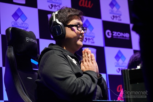 画像ギャラリー No.003のサムネイル画像 / ［EVO Japan］「BLAZBLUE CROSS TAG BATTLE」部門優勝はよしもとゲーミング所属プロのkubo選手。愛知の巨人がビッグタイトルを戴冠