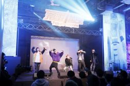 画像ギャラリー No.039のサムネイル画像 / 【PR】「荒野行動」の公式イベント「一周年感謝祭」が開催。オープニングアクトはワタナベマホトさんが所属する“quad4s（クアッドフォース）feat.ジェニー”