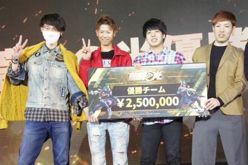 画像ギャラリー No.037のサムネイル画像 / 【PR】賞金300万円を手にしたのは，ぶるー61ue Gaming選手。公式オフラインイベント「荒野行動2周年記念感謝祭」をレポート