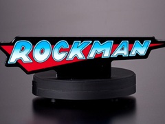「ロックマン」シリーズ歴代のタイトルBGMを収録。「アクリルロゴディスプレイSounds ロックマン」の予約受付がスタート