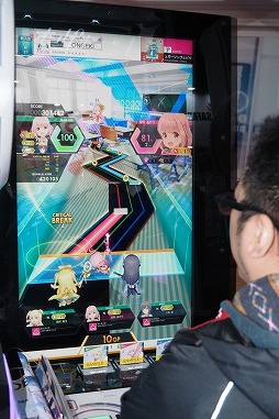画像ギャラリー No.005のサムネイル画像 / ［JAEPO2018］「オンゲキ」直撮りムービー＆プレイレポート。キャラクターをレバーで操作して遊ぶ新感覚の音楽ゲーム