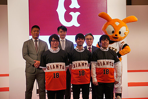 画像ギャラリー No.019のサムネイル画像 / 「パワプロ」のeスポーツ選手達がリアル12球団の旗を背負って戦う。eBASEBALL パワプロ・プロリーグの「eBASEBALLドラフト会議」をレポート