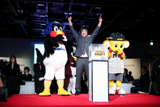 画像ギャラリー No.007のサムネイル画像 / パワプロのリーグ戦「eBASEBALL プロリーグ2019」のドラフト会議をレポート。プロ野球OBやマスコットたちが運命の抽選に挑んだ