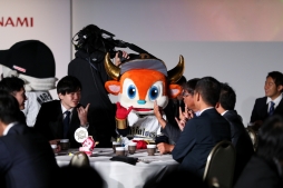 画像ギャラリー No.011のサムネイル画像 / パワプロのリーグ戦「eBASEBALL プロリーグ2019」のドラフト会議をレポート。プロ野球OBやマスコットたちが運命の抽選に挑んだ
