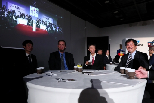 画像ギャラリー No.013のサムネイル画像 / パワプロのリーグ戦「eBASEBALL プロリーグ2019」のドラフト会議をレポート。プロ野球OBやマスコットたちが運命の抽選に挑んだ