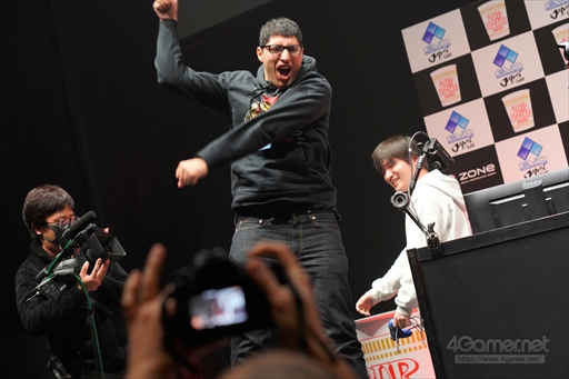 画像ギャラリー No.002のサムネイル画像 / ［EVO Japan］「ソウルキャリバーVI」部門優勝はアメリカのBluegod選手。日本のゆっとと選手を2度打ち破り，勝利の栄光を手にした