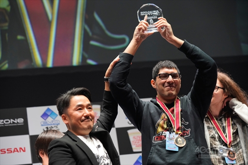 画像ギャラリー No.004のサムネイル画像 / ［EVO Japan］「ソウルキャリバーVI」部門優勝はアメリカのBluegod選手。日本のゆっとと選手を2度打ち破り，勝利の栄光を手にした