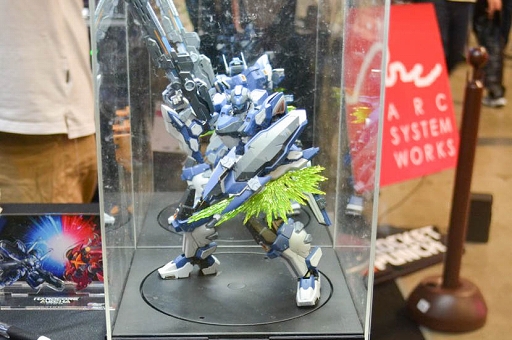 画像ギャラリー No.012のサムネイル画像 / ［TGS 2019］「HARDCORE MECHA」初の公式対戦イベントが開催。格闘特化のメカが暴れる混沌とした戦場に，レーザーキャノンが突き刺さる